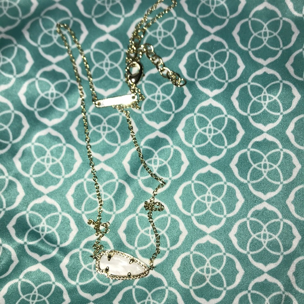 Kendra Scott necklace